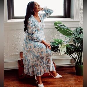 Floral Blue and White midMaxi Dress